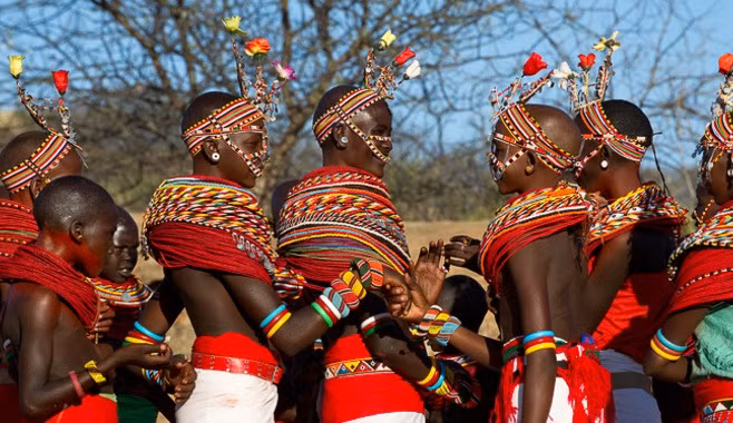 Ở Kenya, nhiều truyền thống văn hóa đã mai một, nhưng người Samburu vẫn duy trì những tục lệ từ hàng ngàn năm trước. Thập kỷ tới sẽ đem lại nhiều thách thức, song những chiến binh này vẫn sẽ là biểu tượng của văn hóa người Samburu, thể hiện quyết tâm sinh tồn của họ qua những buổi lễ độc đáo này.