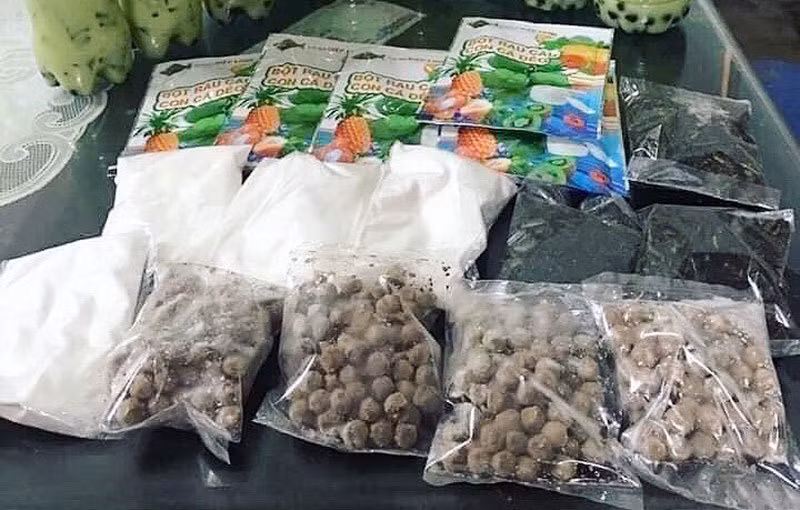 Ba ngan dong 1 lit tra sua, mua ca can cho con uong dan