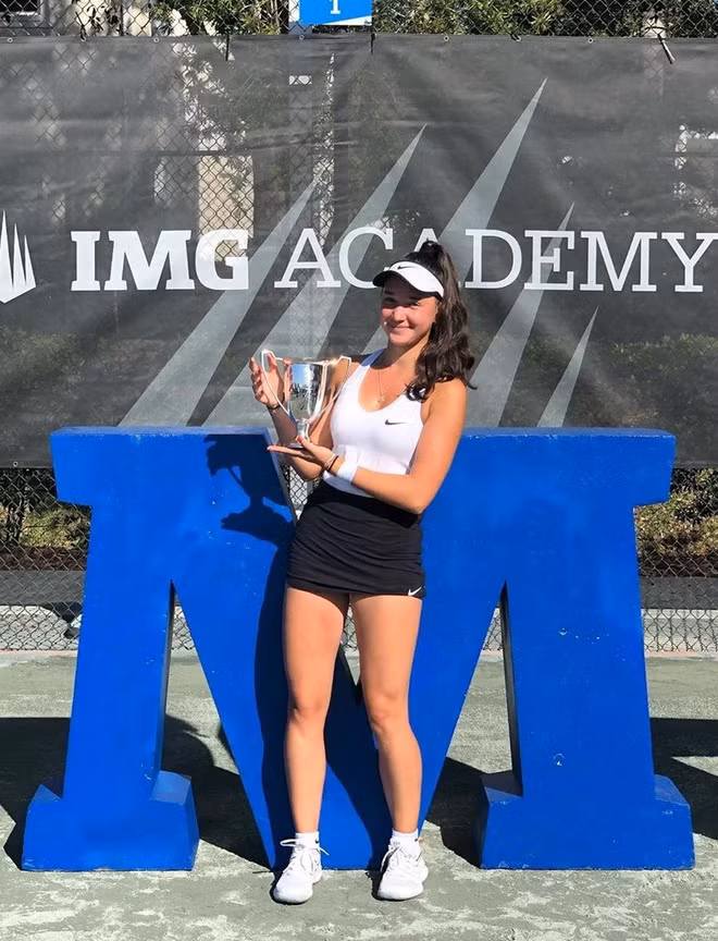 Eva Lys từng tham dự nhiều giải đấu lớn trong và ngoài nước như Eddie Herr Champ 2019, Roland Garros 2020, Australian Open 2020… Ở mỗi trận đấu, Eva luôn gây ấn tượng với chiến thuật thông minh.