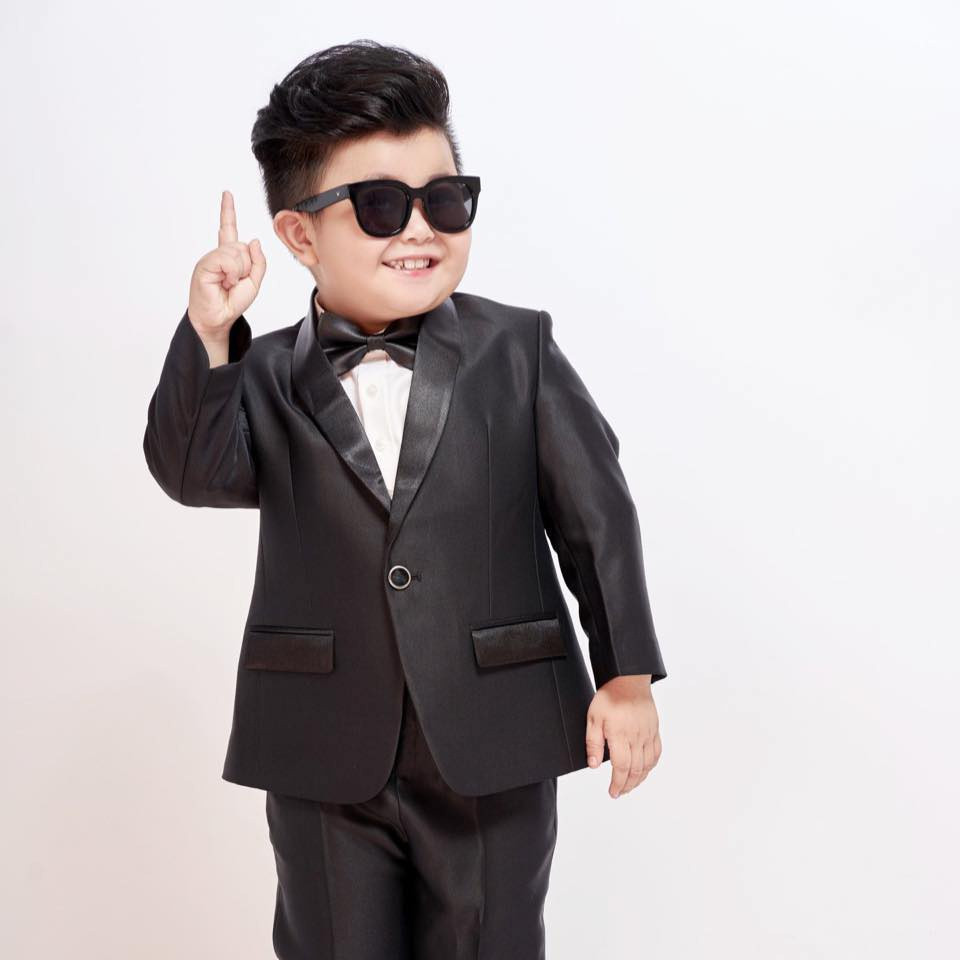 “Bé Tin Tin vẫn đáng yêu như trước. Hy vọng được thấy cả hai biểu diễn cùng nhau nhiều hơn”, “Lần hiếm hoi thấy Đan Trường và bé Tin Tin biểu diễn trên cùng sân khấu, thật thú vị”, "Tôi rất yêu thích bé Tin Tin, cậu bé còn nhỏ mà biểu diễn tự tin", khán giả bình luận.