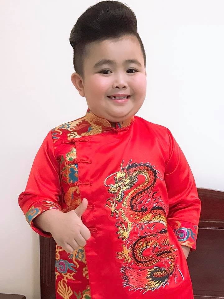 Chia sẻ thêm với Zing, đại diện của Tin Tin cho biết cậu bé 9 tuổi đang tập trung quay phim điện ảnh. Dự án này được quay trong suốt một năm qua. Vì dịch nên bộ phim liên tục phải lùi lịch quay. Tin Tin sắp xếp lịch quay vào cuối tuần và nhận ít show diễn hơn trước để không ảnh hưởng tới việc học tập. Cậu bé 9 tuổi hạnh phúc khi được đứng chung sân khấu với thần tượng của mình một lần nữa.