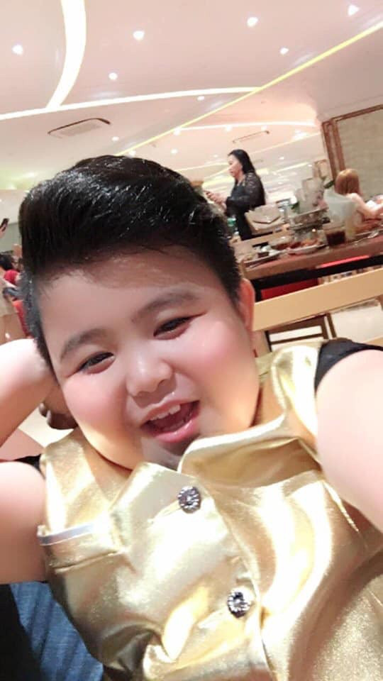 Tin Tin từng nhiều lần bày tỏ niềm yêu thích với Đan Trường. Cả hai biểu diễn cùng nhau lần đầu vào năm 2017 và đây là thứ hai Tin Tin đứng chung sân khấu với thần tượng của mình.