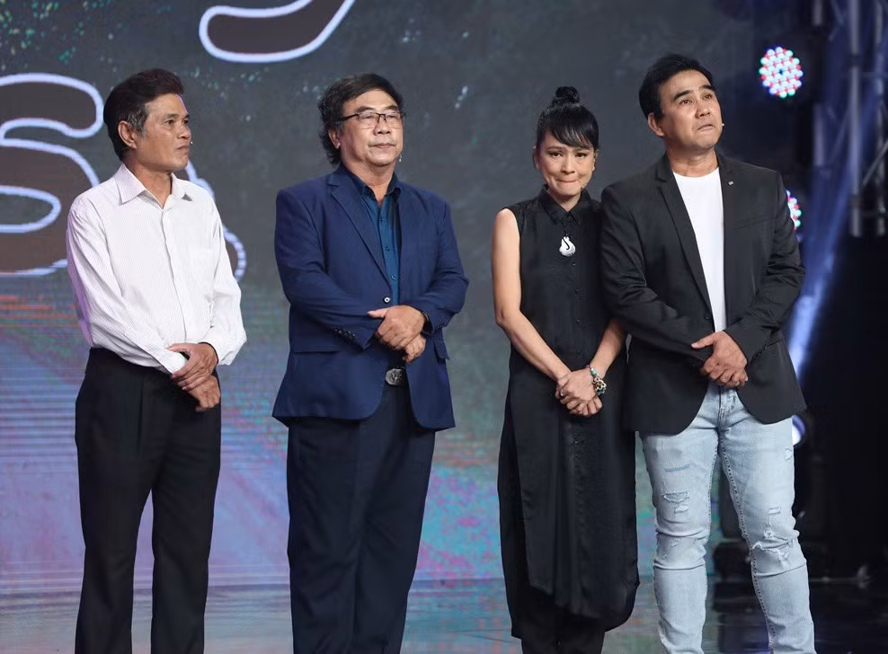 Trong số mới nhất chương trình Ký ức vui vẻ, ê-kíp thực hiện bộ phim Những nẻo đường phù sa đã xuất hiện trên sân khấu với tư cách khách mời. Tham gia show có đạo diễn Trần Ngọc Phong, nghệ sĩ Mai Trần, diễn viên Quyền Linh và NSƯT Ngọc Hiệp. Trên sân khấu, bốn nghệ sĩ đã ôn lại kỷ niệm về tác phẩm nổi tiếng một thời.