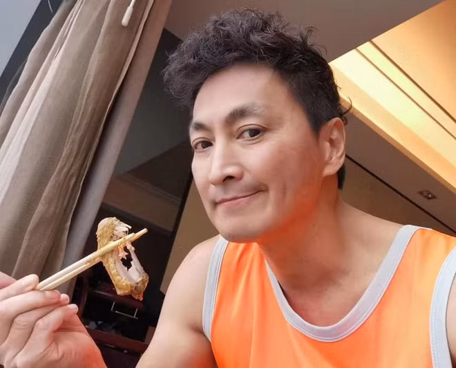 'Trien Chieu' Ha Gia Kinh ban rong bien kiem trieu USD-Hinh-2