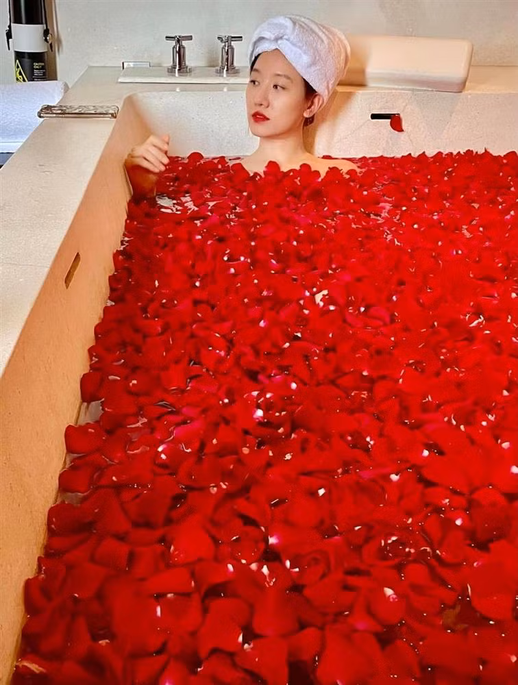 Không gian phòng tắm lãng mạn, bay bổng.