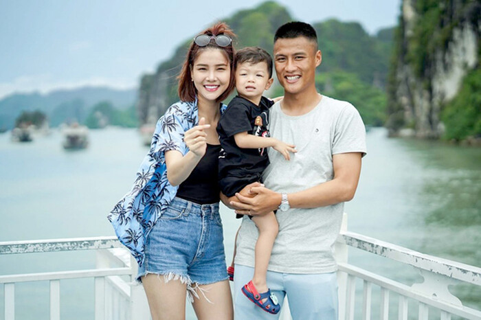 Mới đây, trên trang cá nhân, Kỳ Hân đã bày tỏ nỗi lo âu vì ông xã vẫn chưa kịp sang Cộng hòa Czech đoàn tụ với gia đình. Cô viết: "Bụng to bự, mà chắc gì chồng đã được sang".