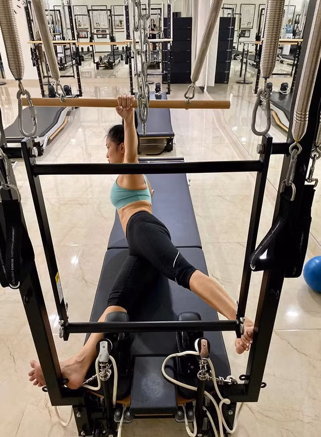 Giọng ca Hà thành giữ vóc dáng thon gọn, không chảy xệ nhờ chăm tập thể thao và duy trì chế độ ăn hợp lý. Cô đi bơi cùng hai con, tập gym nhiều lần trong tuần. Ngoài ra, người đẹp Hà thành thích ngồi thiền, yoga để giữ sự cân bằng, an yên trong tâm hồn.