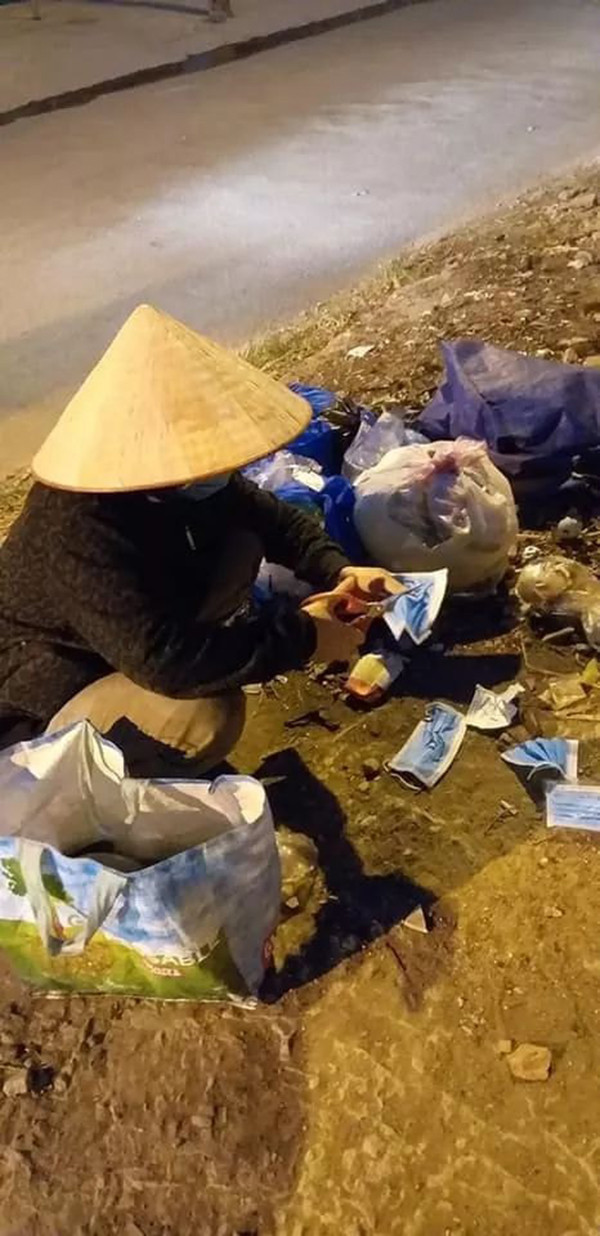 Nguoi ve chai cat bo khau trang vut di khien nhieu nguoi xau ho-Hinh-4