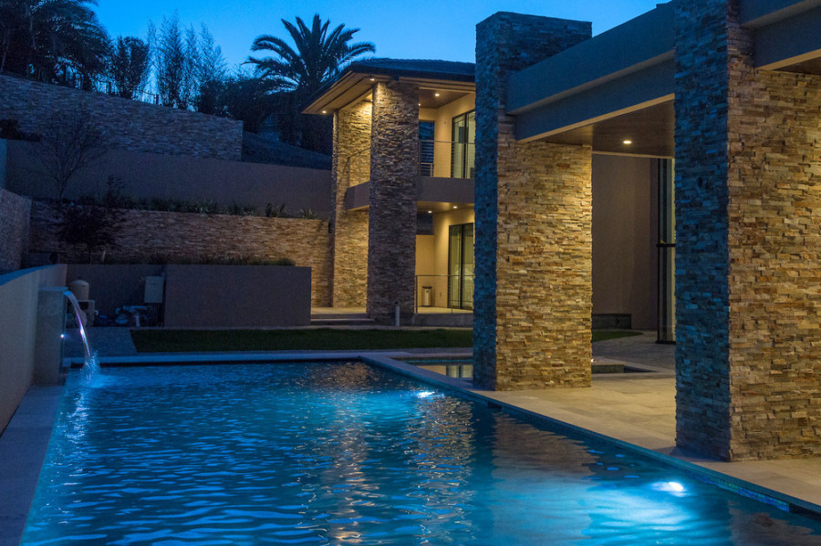 Ngắm biệt thự xa hoa lộng lẫy của Đan Trường ở đất Mỹ - Hình 2 Ngam biet thu xa hoa long lay cua Dan Truong o dat My-Hinh-2