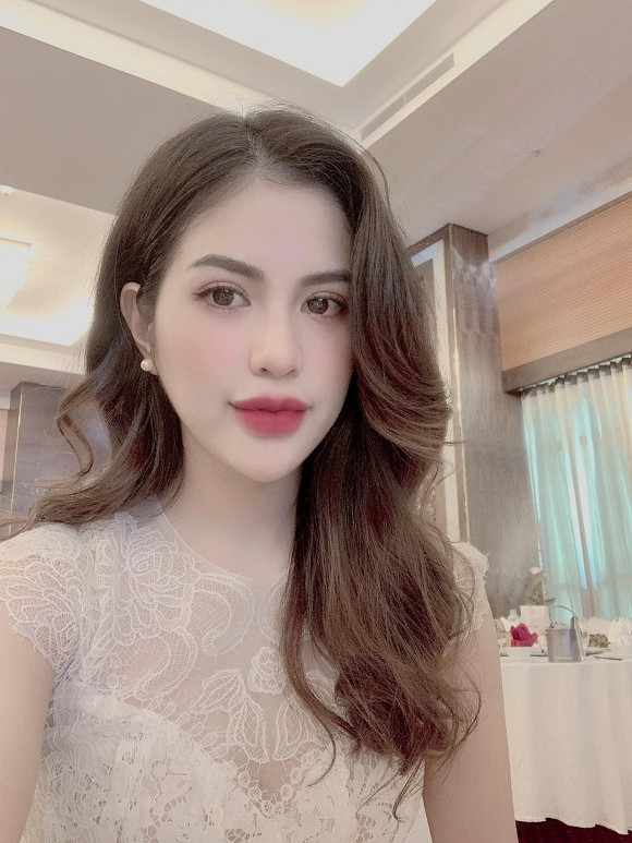 Huong Tran dang anh chong cu Viet Anh cham con-Hinh-5