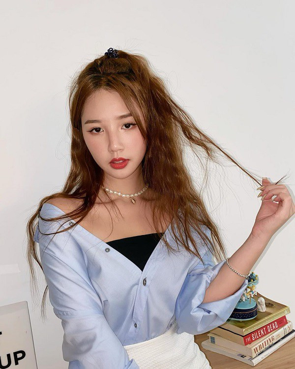 Muôn cách tạo kiểu với tóc dài của Amee - Hình 2 Muon cach tao kieu voi toc dai cua Amee-Hinh-2