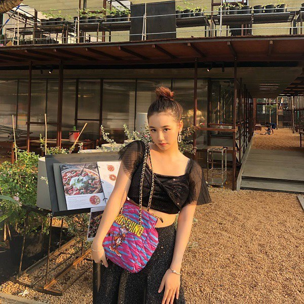 Muôn cách tạo kiểu với tóc dài của Amee - Hình 10 Muon cach tao kieu voi toc dai cua Amee-Hinh-10