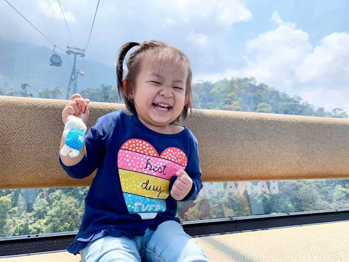 Con gái Lam Trường - Bé Phoebe chinh phục được khán giả bởi sự đáng yêu cùng với các biểu cảm đáng yêu của mình mỗi lần được "lên sóng". Lên 3 tuổi, bé được nhiều khán giả nhận xét rằng càng ngày càng dễ thương, có nhiều nét giống mẹ.