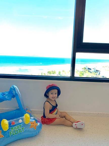 Lam Trường và bà xã 9X kết hôn năm 2014. Bé Yên Lam ra đời có tên ở nhà là Phoebe.