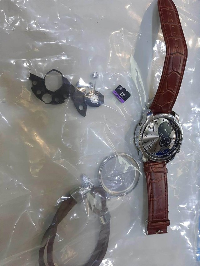 Co gai My bi quay len trong phong thay do-Hinh-3