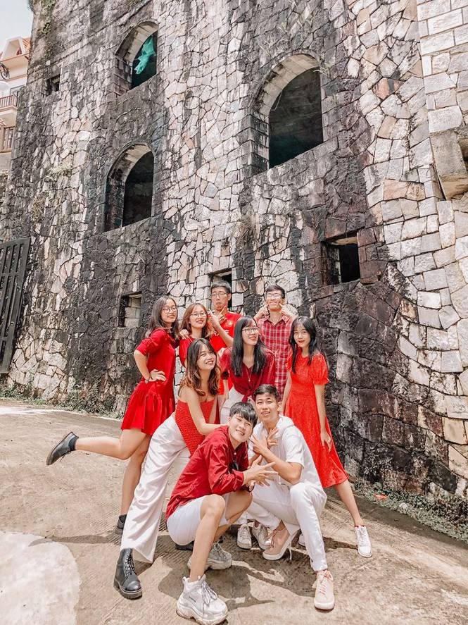 Hội bạn thân 'dành cả thanh xuân' để đi cùng nhau - Hình 13 Hoi ban than 'danh ca thanh xuan' de di cung nhau-Hinh-13