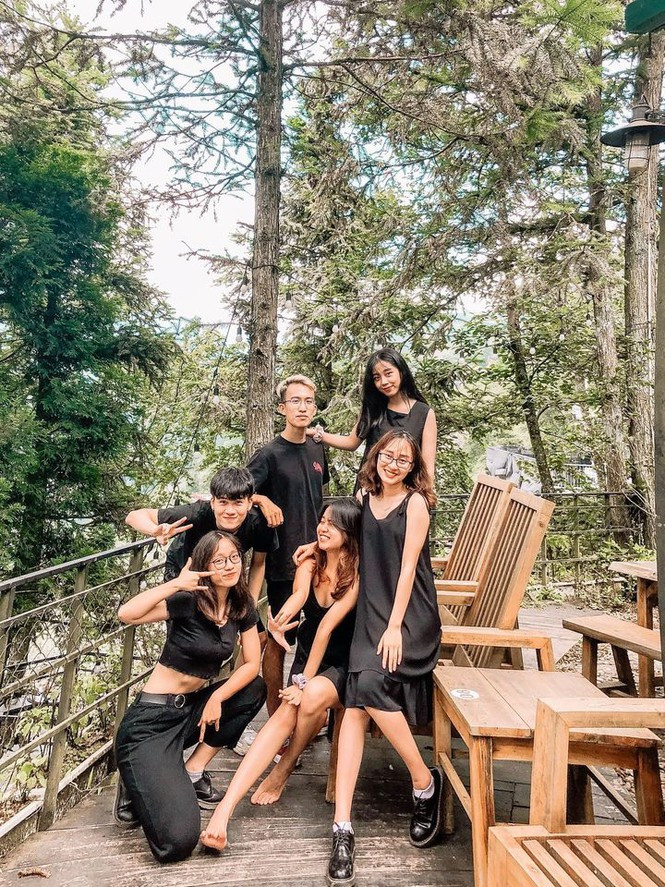 Hội bạn thân 'dành cả thanh xuân' để đi cùng nhau - Hình 12 Hoi ban than 'danh ca thanh xuan' de di cung nhau-Hinh-12