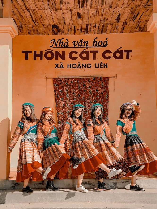 Hội bạn thân 'dành cả thanh xuân' để đi cùng nhau - Hình 2 Hoi ban than 'danh ca thanh xuan' de di cung nhau-Hinh-2