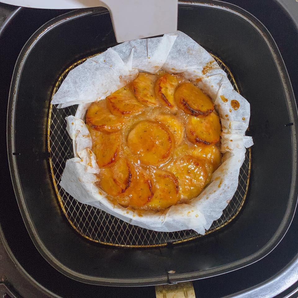 Với việc giảm bớt lượng dầu mỡ đáng kể trong món ăn, nồi chiên không dầu được lòng nhiều người nội trợ khó tính. Bên cạnh các món chiên rán không cần thêm dầu ăn (hoặc cho rất ít), bạn có thể sử dụng nồi chiên không dầu để chế biến một số món nướng ngon để cả nhà cùng thưởng thức.