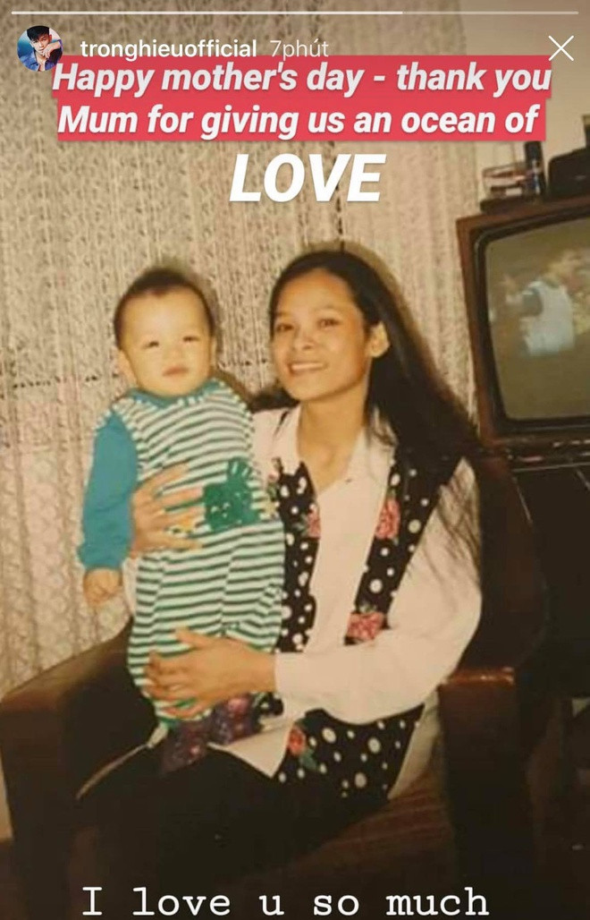 Trọng Hiếu cảm ơn tình yêu thương vô bờ bến của mẹ. Anh trải lòng: "Mình không biết là con đường này sẽ dẫn mình tới đâu nhưng mình cần giữ lửa và quyết tâm để tiếp tục đi trên con đường mình đã chọn. Mẹ là người phụ nữ kiên cường nhất con biết. Con yêu mẹ".