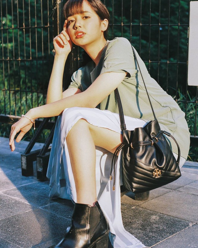 Nữ blogger có nhan sắc giống hệt ca sĩ Lisa nhóm BlackPink - Hình 10 Nu blogger co nhan sac giong het ca si Lisa nhom BlackPink-Hinh-10