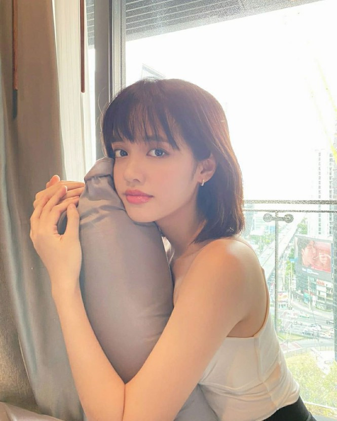 Nữ blogger có nhan sắc giống hệt ca sĩ Lisa nhóm BlackPink - Hình 14 Nu blogger co nhan sac giong het ca si Lisa nhom BlackPink-Hinh-14