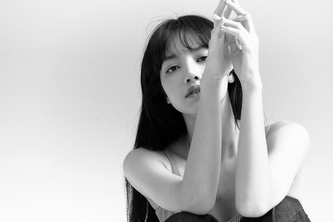 Nữ blogger có nhan sắc giống hệt ca sĩ Lisa nhóm BlackPink Nu blogger co nhan sac giong het ca si Lisa nhom BlackPink