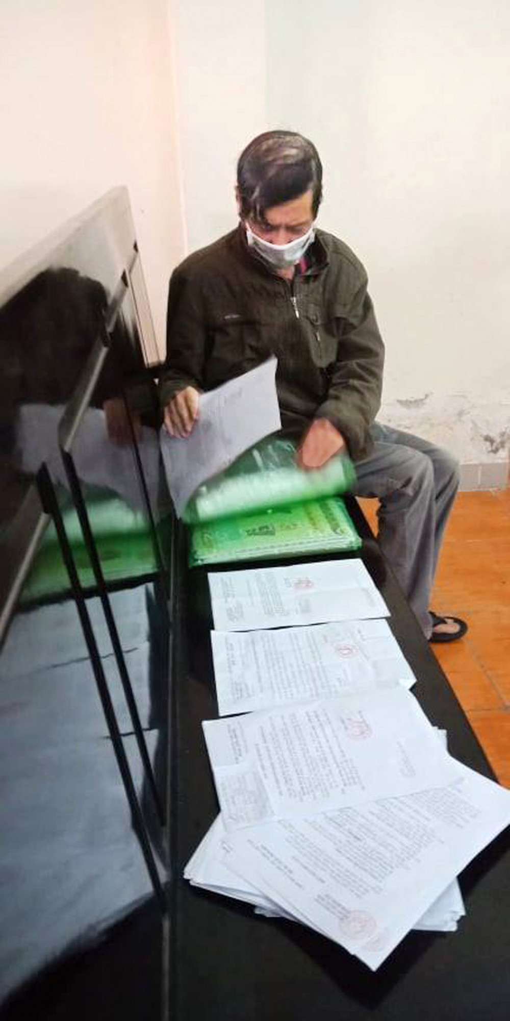 Khi cha gia kien con... chiem nha