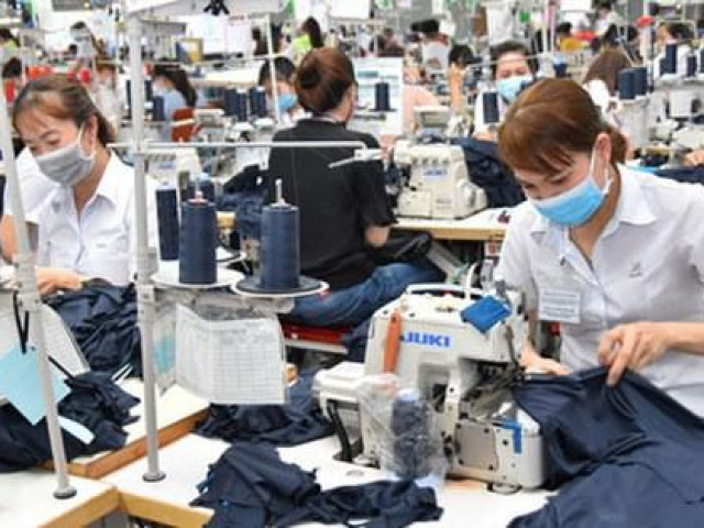 Hàng loạt cửa hàng kinh doanh đóng cửa trả mặt bằng - Hình 3 Hang loat cua hang kinh doanh dong cua tra mat bang-Hinh-3