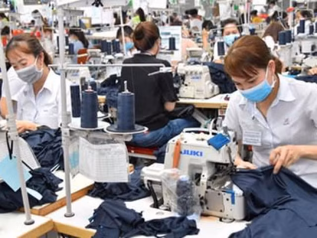 Hàng loạt cửa hàng kinh doanh đóng cửa trả mặt bằng - Hình 3 Hang loat cua hang kinh doanh dong cua tra mat bang-Hinh-3