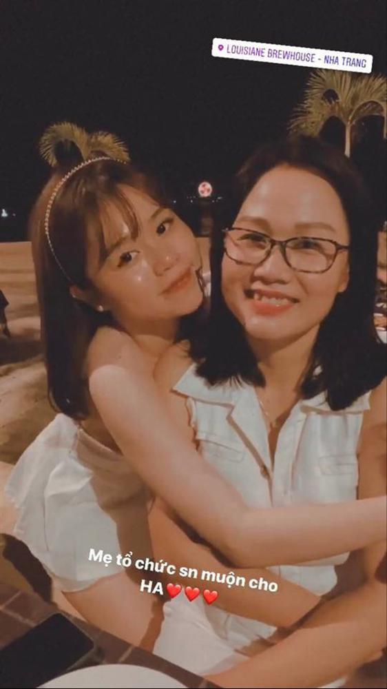 Quang Hai ra mat me Huynh Anh-Hinh-4