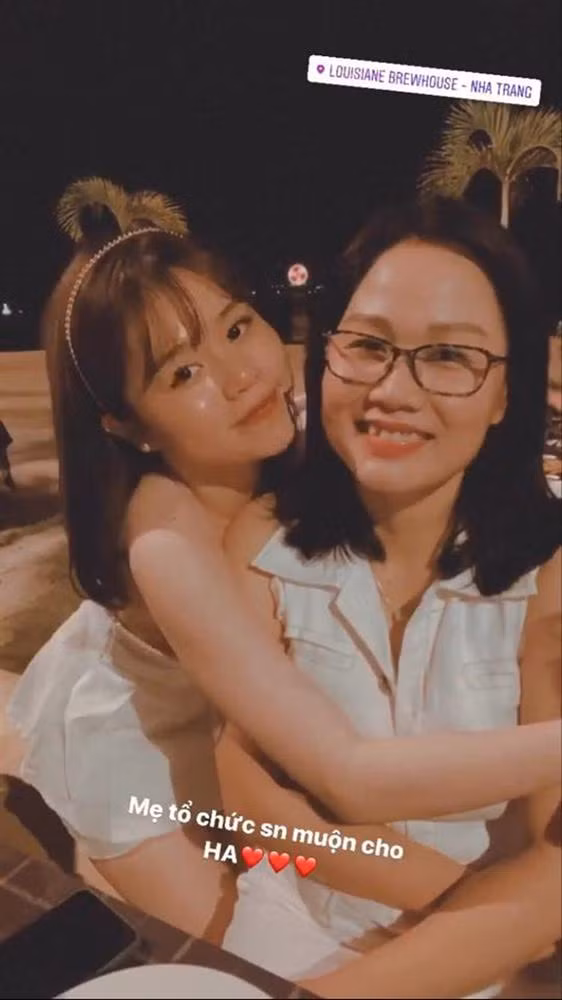 Quang Hai ra mat me Huynh Anh-Hinh-4