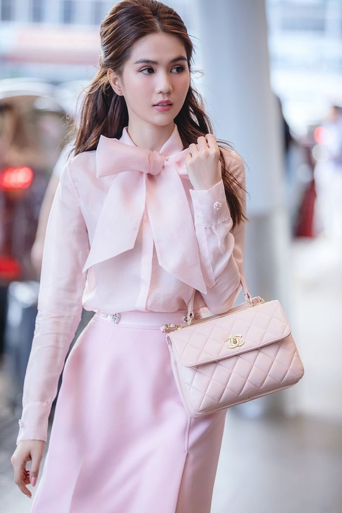 Style "pink girl" này được nhấn nhá sang chảnh.