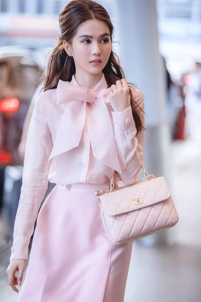 Style "pink girl" này được nhấn nhá sang chảnh.