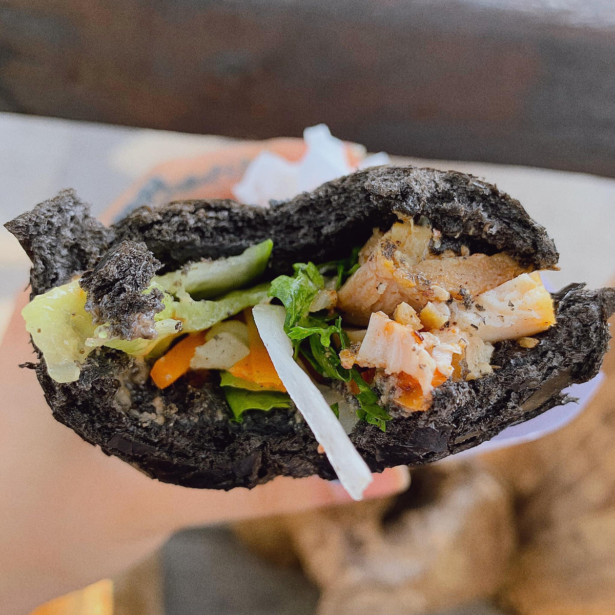 Bat ngo ve nguyen lieu dac biet tao ra chiec banh mi bong dem-Hinh-4