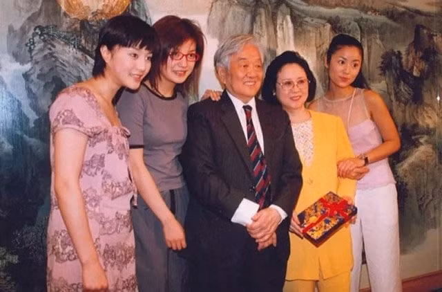 Chuyen xau ho cua 'Hoan Chau Cach Cach-Hinh-4