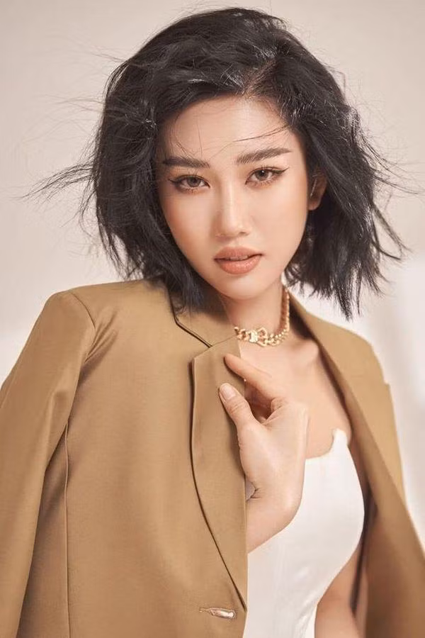 Giật mình với khuôn mặt trang điểm lấm lem của Thúy Ngân - Hình 12 Giat minh voi khuon mat trang diem lam lem cua Thuy Ngan-Hinh-12