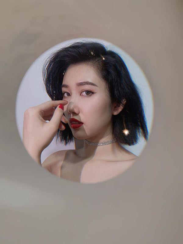 Giật mình với khuôn mặt trang điểm lấm lem của Thúy Ngân - Hình 5 Giat minh voi khuon mat trang diem lam lem cua Thuy Ngan-Hinh-5