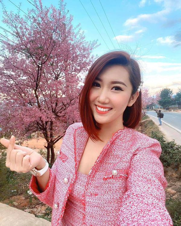 Giật mình với khuôn mặt trang điểm lấm lem của Thúy Ngân - Hình 9 Giat minh voi khuon mat trang diem lam lem cua Thuy Ngan-Hinh-9