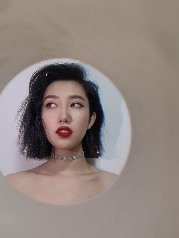 Giật mình với khuôn mặt trang điểm lấm lem của Thúy Ngân - Hình 4 Giat minh voi khuon mat trang diem lam lem cua Thuy Ngan-Hinh-4