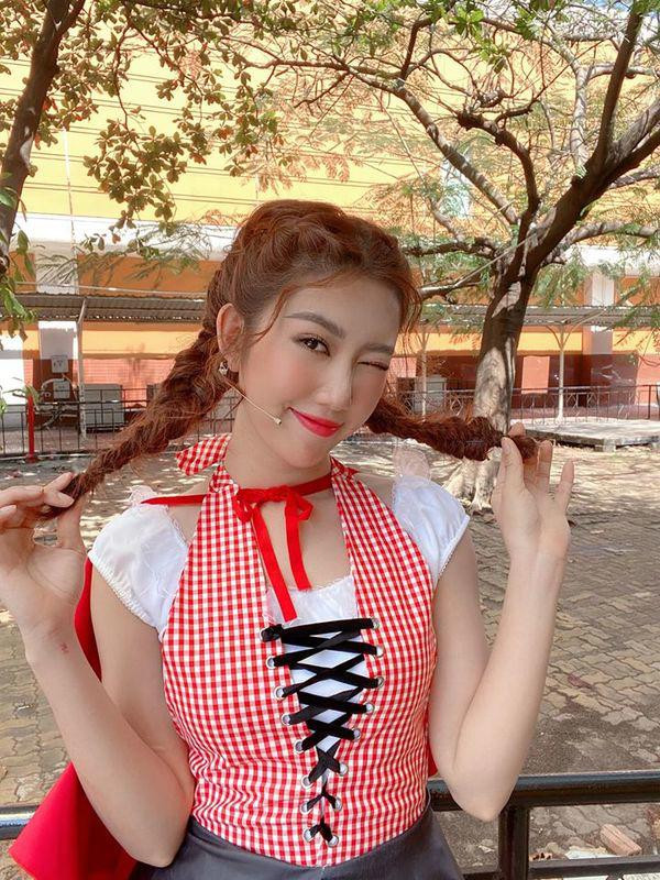 Giật mình với khuôn mặt trang điểm lấm lem của Thúy Ngân - Hình 7 Giat minh voi khuon mat trang diem lam lem cua Thuy Ngan-Hinh-7