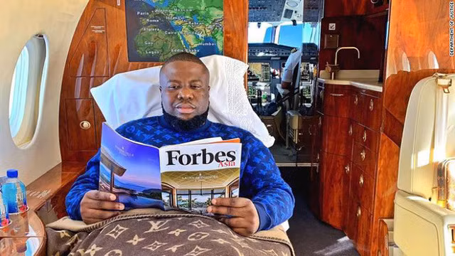 'Dai gia lua dao' xuyen luc dia, bi FBI tom vi tat... khoe cua-Hinh-3