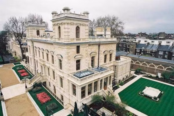 Biệt thự nguy nga tráng lệ KENSINGTON PALACE ở London (Anh) của tỷ phú Lakshmi Mittal trị giá 222 triệu USD.