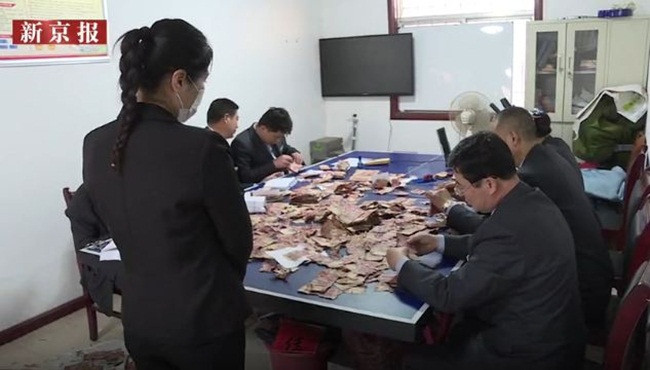 Chôn hơn 6 tỷ xuống đất để cất, 5 năm sau đào lên sốc nặng - Hình 10 Chon hon 6 ty xuong dat de cat, 5 nam sau dao len soc nang-Hinh-10