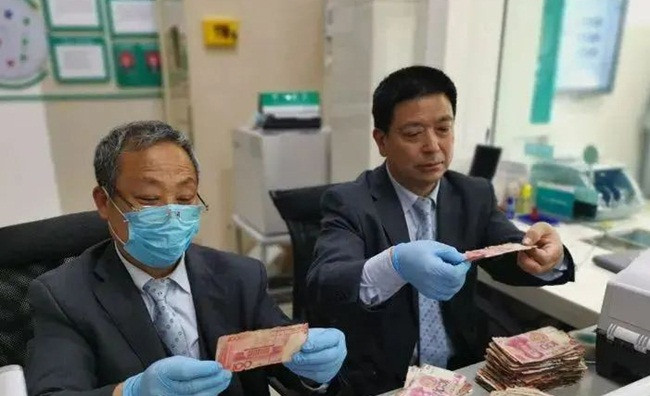 Chôn hơn 6 tỷ xuống đất để cất, 5 năm sau đào lên sốc nặng - Hình 4 Chon hon 6 ty xuong dat de cat, 5 nam sau dao len soc nang-Hinh-4