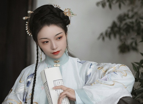 Nhin 7 nguoi vo cua Ton Quyen moi hieu vi sao ong that the-Hinh-4