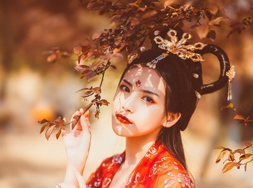 Nhin 7 nguoi vo cua Ton Quyen moi hieu vi sao ong that the-Hinh-6