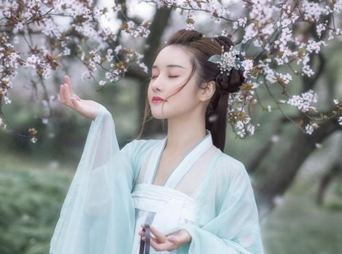 Nhin 7 nguoi vo cua Ton Quyen moi hieu vi sao ong that the