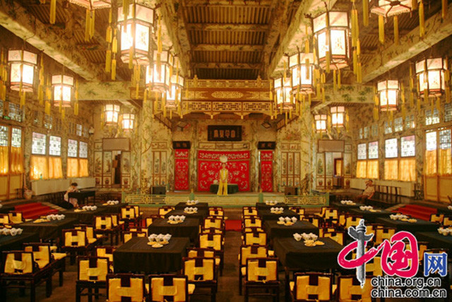 Toa vuong phu xa hoa nhat Thanh Trieu dinh loi nguyen dang so-Hinh-2