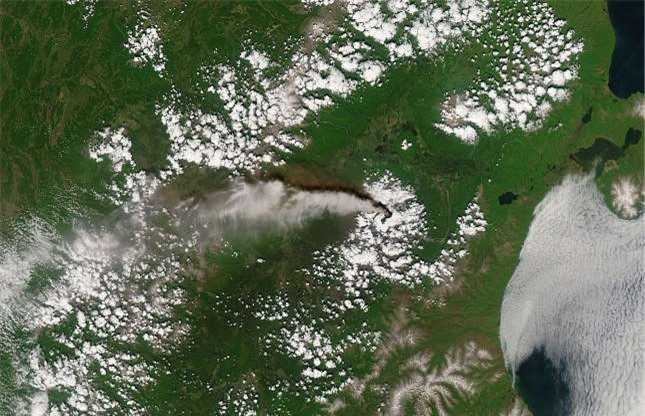 ##sc### Núi lửa Klyuchevskaya của Nga nằm trong Vành đai Lửa Thái Bình Dương cùng 425 núi lửa khác (75% số núi lửa trên Trái Đất). Núi lửa Klyuchevskaya được hình thành cách đây hơn 6.000 năm. Trong đợt phun trào tháng 7/2007, tro bụi của núi lửa này bay xa tơi tận vùng Alaska của Mỹ. 